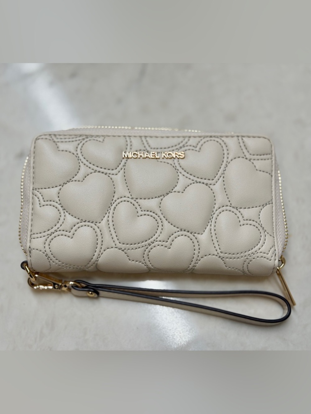 Michael Kors Jet Set, Large Heart Embroidered Smartphone Wristlet - Light Ivory